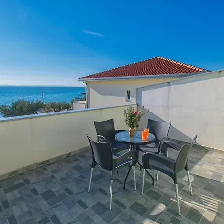 Apartments Beach * Podstrana
